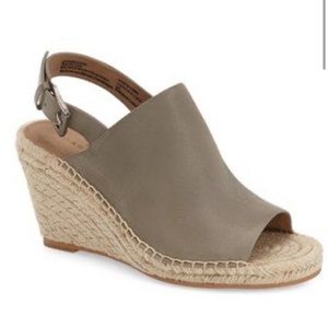 Caslon Gray Sutton Slingback Wedge